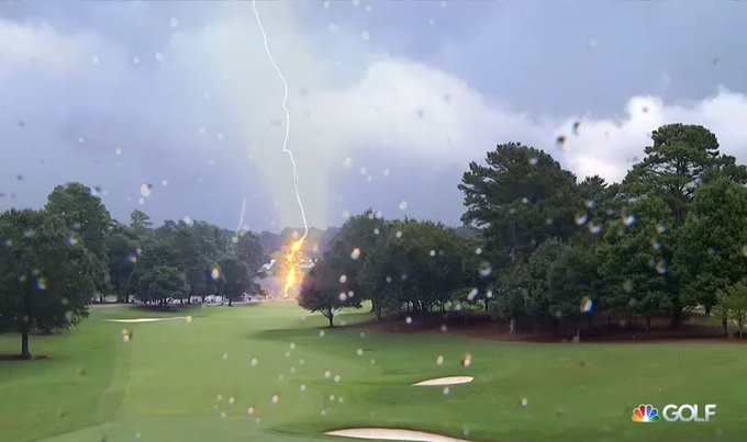 piorun uderzył w pole golfowe