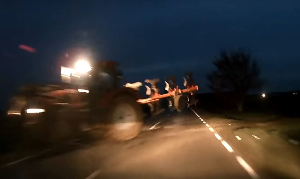 niebezpieczna kolizja z traktorem