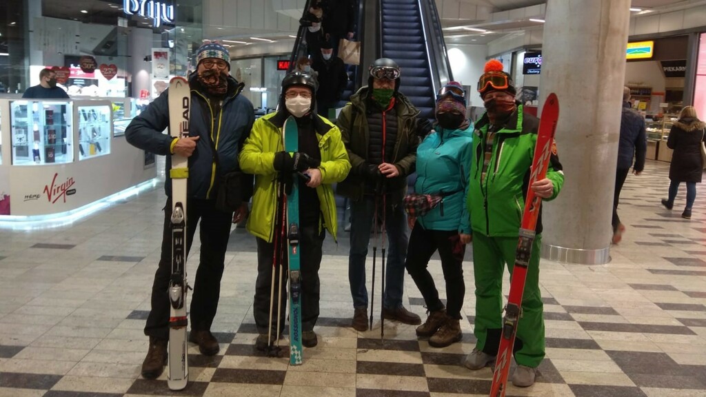 Zjeżdżali na nartach