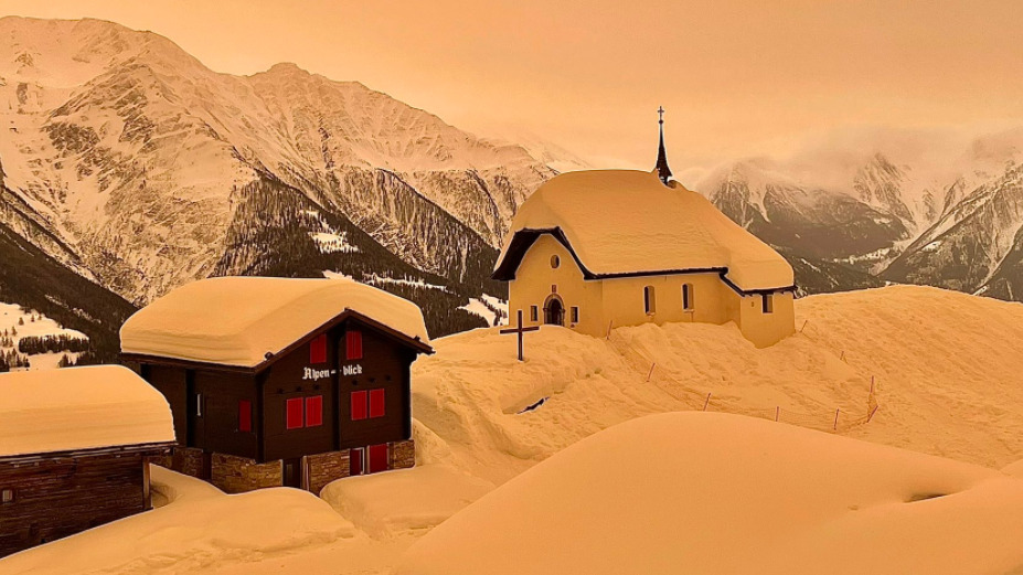 Surrealistyczny widok w Alpach