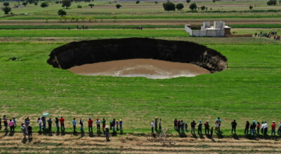 Gigantyczna dziura w ziemi w meksyku