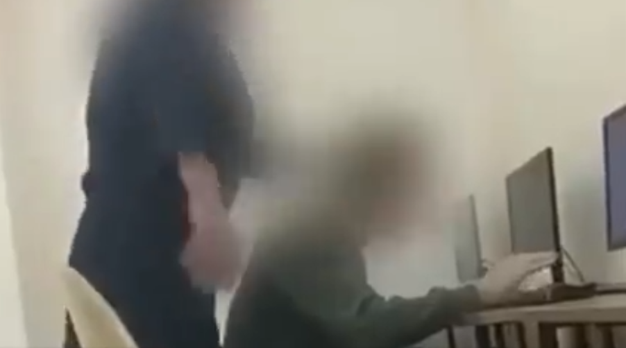 nauczycielka uderzyła ucznia